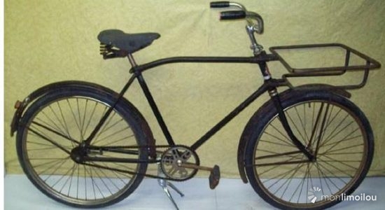 Modèle de vélo de livraison des années 1950.