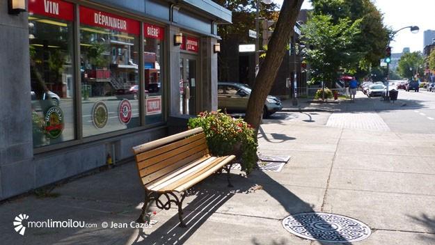 En 2016, le retrait de bancs publics sur la 3e Avenue - sous prétexte que des commerçants s'étaient plaints du comportement de certains usagers - avait semé la controverse, si bien que le mobilier était vite réapparu. Pour Suzanne Verreault, c'est là un exemple parlant que Limoilou demeure un quartier inclusif.