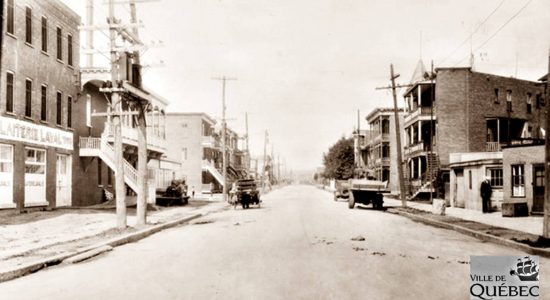 Vue de la 4e Avenue à Limoilou en 1930. On y distingue la Laiterie Laval.