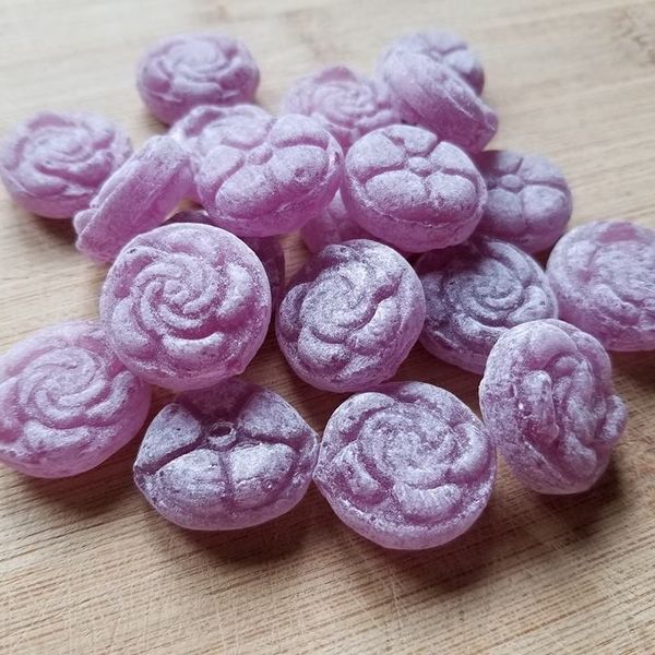 Croquez dans un macaron à la violette ! | Macarons de Sophie